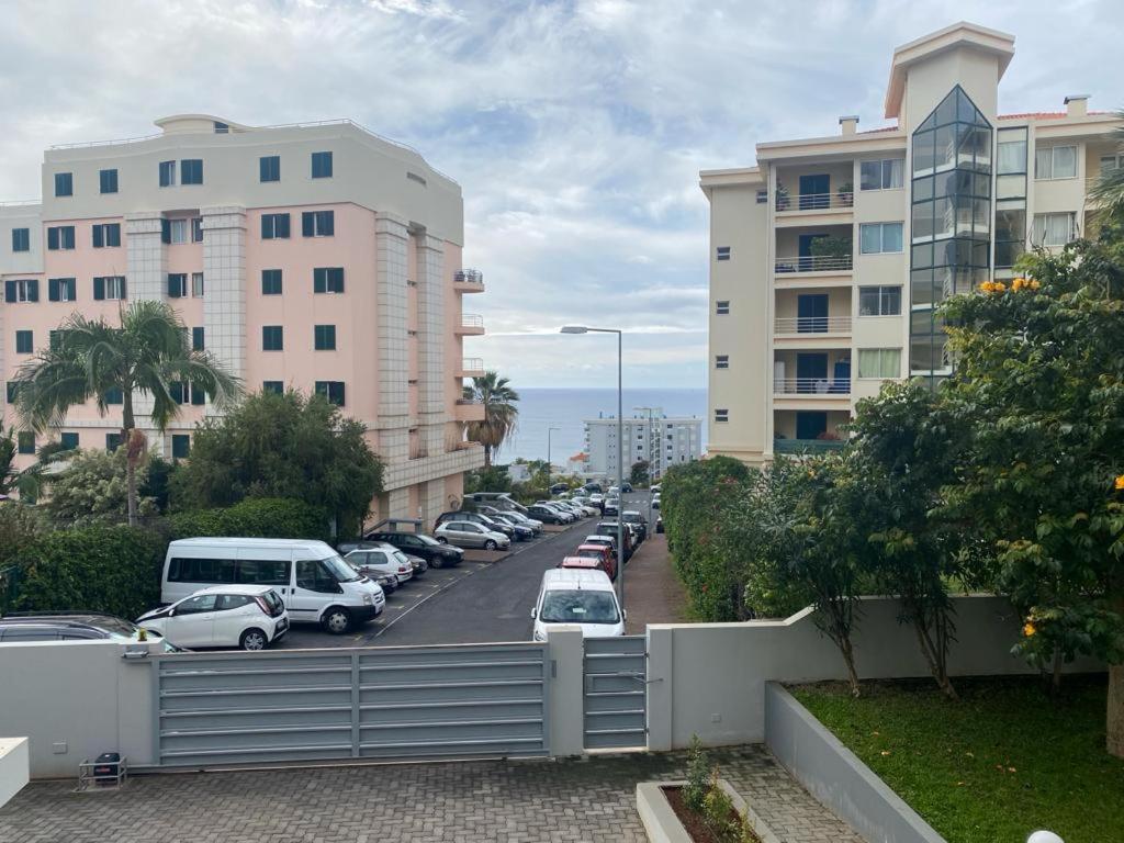 Elephant 2Br Apartment With Terrace, Side Sea View And Pool Access Funchal  Exterior photo